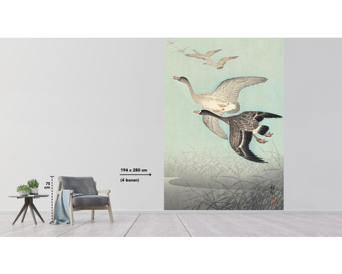 Wandbild mit fliegenden Gänsen über einem See, Größe 194 x 280 cm