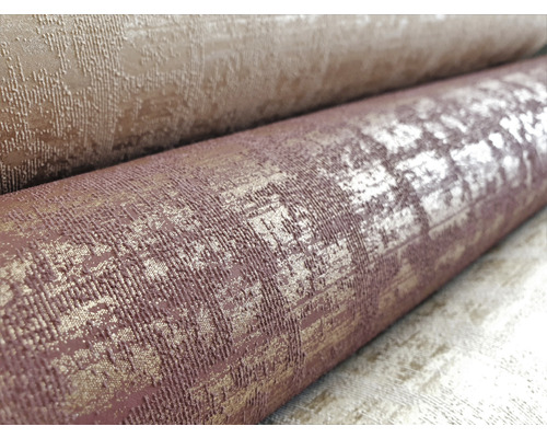 Rollen mit gemusterten Tapeten