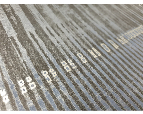 Nahaufnahme eines Teppichs mit Streifen und geometrischen Mustern