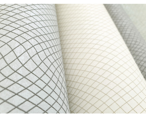 Tapetenrollen mit geometrischem Rautenmuster