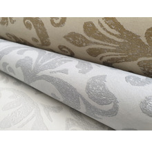 Tapetenrollen mit floralem Muster