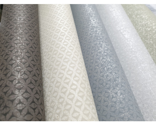 Mehrere Tapetenrollen mit Muster