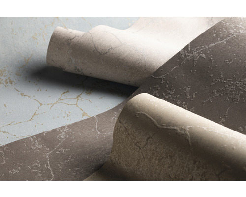 Nahaufnahme von Rollen Vliestapete mit strukturiertem Muster