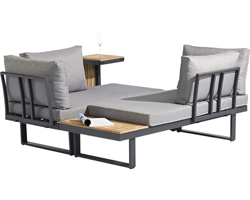 Gartenlounge mit Metallgestell, Auflagen und Holztischen