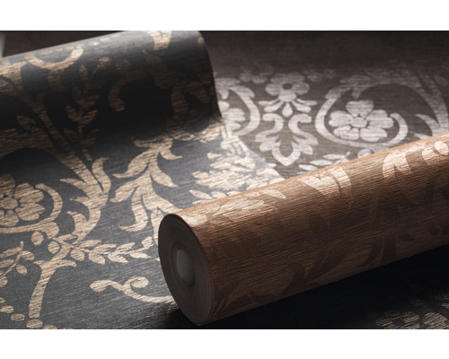 Tapetenrolle mit floralem Muster