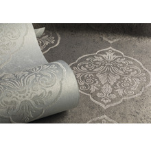 Tapetenrolle mit floralem Muster