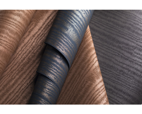 Verschiedene Tapetenrollen mit linearem Muster