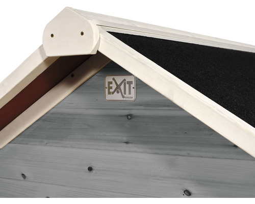 Detailansicht eines Spielhauses aus Holz mit Bitumendach und Firmenlogo