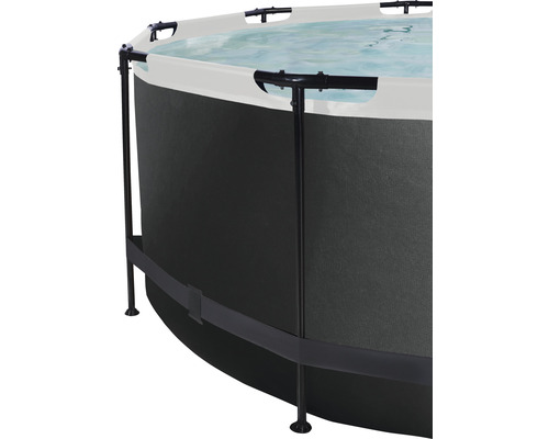 Detailansicht eines runden Außenwhirlpools mit Stahlrahmen