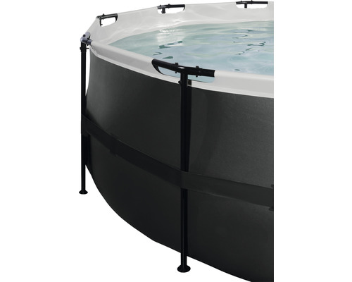 Detailansicht eines Aufstellpools mit Stahlrahmen und Wasser