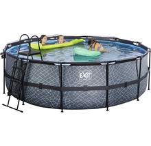 Aufstellpool mit Leiter und spielenden Kindern