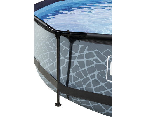 Detailansicht eines Frame Pools mit Stahlrahmen und Mosaikmuster