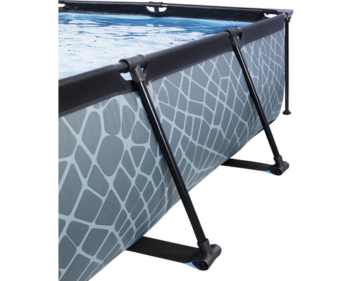 Detailansicht eines Frame-Pools mit Steinmuster