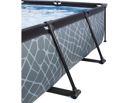 Detailansicht eines Frame Pools mit Steinmosaik Muster