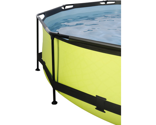 Detailansicht eines Aufstellpools mit Stahlrahmen und Wasserfüllung
