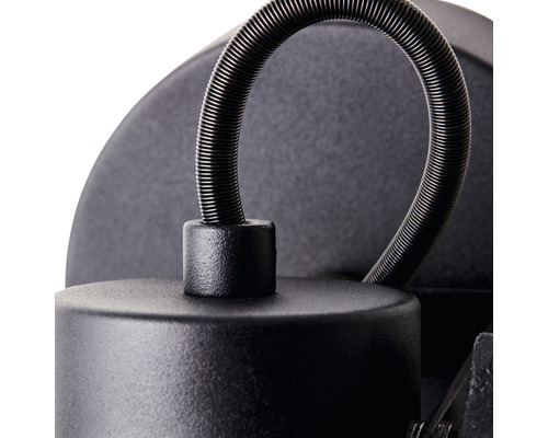 Detailaufnahme einer schwarzen Wandleuchte mit flexiblem Arm.