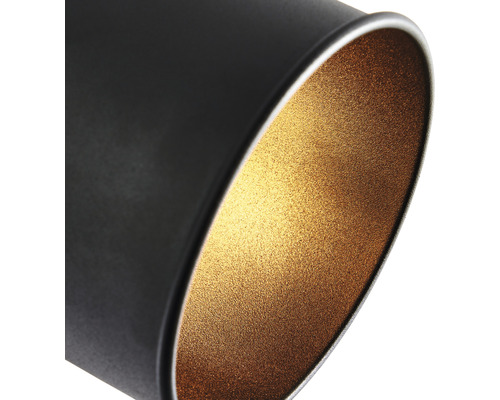 Detailansicht einer schwarzen zylindrischen Leuchte mit goldfarbener Innenseite.