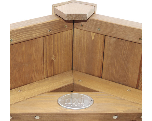 Detailansicht eines Hochbeets aus Holz mit AXI Logo