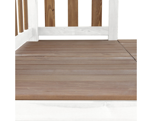 Holzterrasse mit Holzzaun