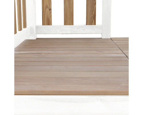 Terrassendielen aus Holz mit Geländer