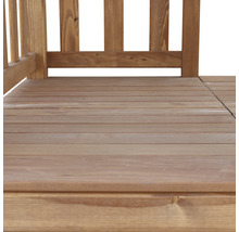 Holzterrasse mit Geländer