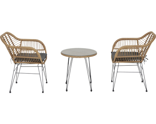 Gartenmöbelset mit zwei Korbstühlen und einem runden Tisch