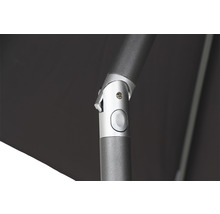 Detailaufnahme von einem Sonnenschirmgelenk aus Metall