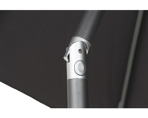 Detailaufnahme von einem Sonnenschirmgelenk aus Metall