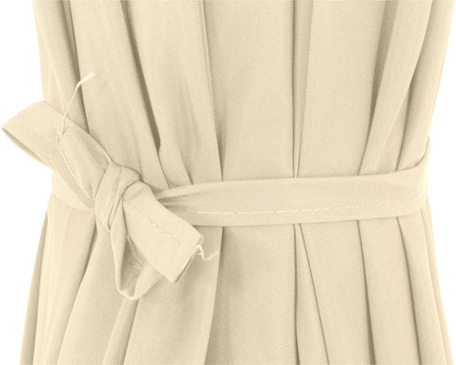 Detail einer Stoffgardine mit Schleife