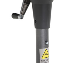 Detailaufnahme eines Kurbelmechanismus für einen Sonnenschirm