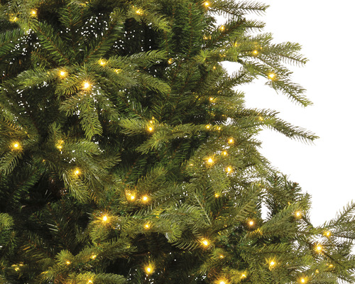 Nahaufnahme eines Weihnachtsbaums mit Lichtern.