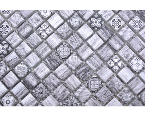 Mosaikfliese mit quadratischen Elementen und verschiedenen Mustern