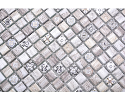 Mosaikfliesen mit Holzoptik und floralen Mustern