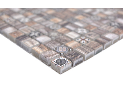 Mosaikfliese aus Glas in Holzoptik