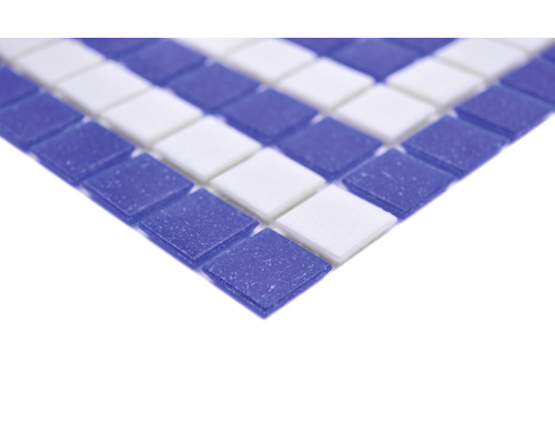 Mosaikfliesenmuster mit quadratischen blauen und weißen Glasfliesen