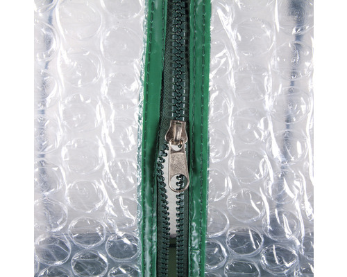 Nahaufnahme einer Gewächshausfolie mit Reißverschluss