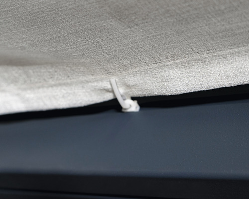 Detailansicht einer Gardine mit Faltenlegehaken