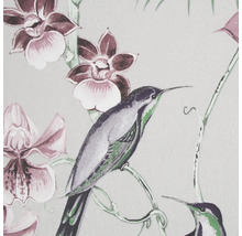 Detailansicht einer Tapete mit Kolibri- und Blumenmuster