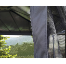 Detailansicht eines Gazebo-Seitenteils mit Reißverschluss und Insektenschutzgitter