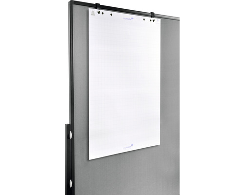 Flipchartpapier mit Rasteraufdruck an einem Flipchart