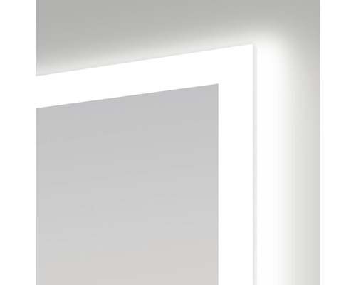 Detailansicht eines beleuchteten Spiegels