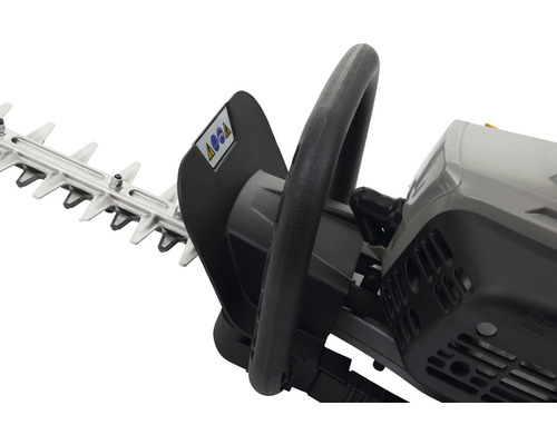 Detailaufnahme einer Heckenschere mit Griff und Schneidwerk