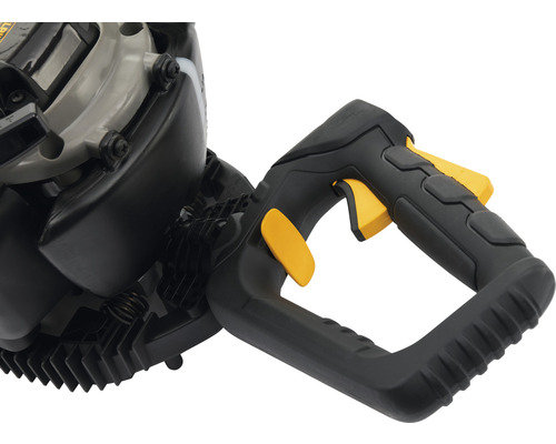 Detailaufnahme eines Heckenscheren-Griffs mit Gashebel