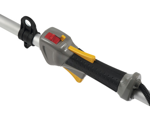 Griff einer Motorsense mit Bedienelementen