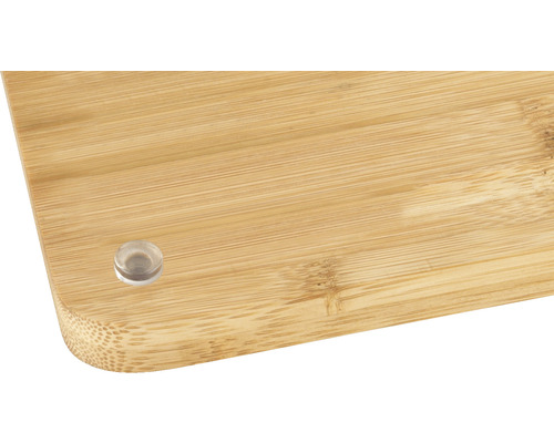 Detailansicht einer Bambusplatte mit transparentem Gummifuß