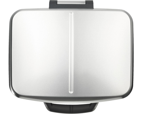 Blick von oben auf einen Sandwichmaker aus Metall