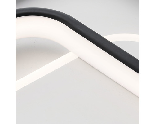 Detailaufnahme einer modernen Deckenleuchte mit LED-Technik