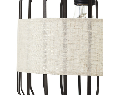 Detailansicht einer Lampe mit Lampenschirm aus Stoff und Metallgestell