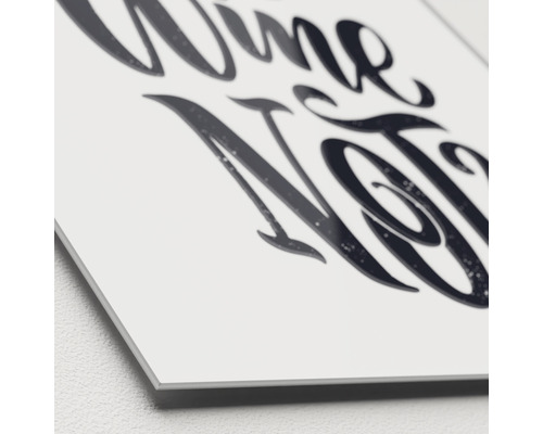 Dekoratives Schild mit dem Schriftzug ''Wine Not''