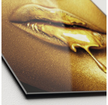 Dekoratives Wandbild mit goldenem Lippen-Motiv.
